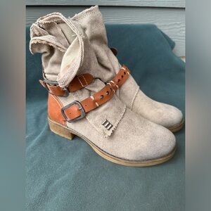 New WO box low boots, canvas/linen, size 6.5